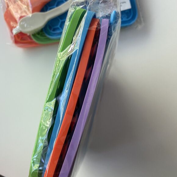 7PCS Licking Mat for Dogs and Cats, Lick Mats w/ Suction Cups & Spatula, Brush - Picture 2 of 7